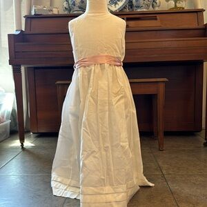 Strasburg dress. Color white and pink.